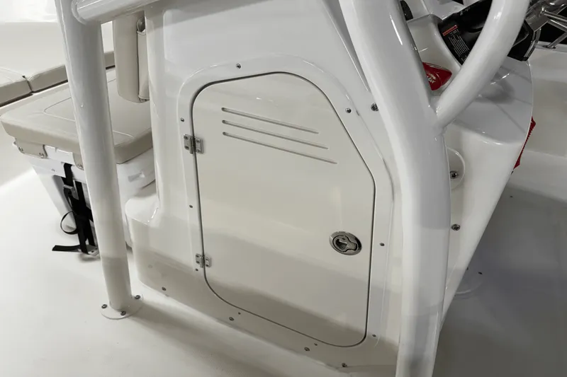 Slide: The Image of Boston Whaler 190 Montauk 2025 - 45