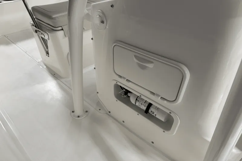 Slide: The Image of Boston Whaler 190 Montauk 2025 - 47