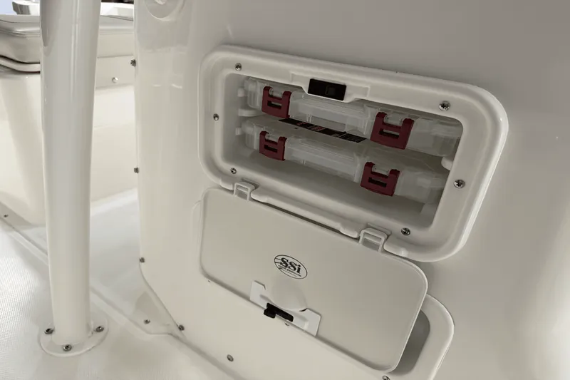 Slide: The Image of Boston Whaler 190 Montauk 2025 - 48