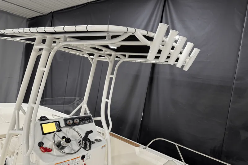 Slide: The Image of Boston Whaler 190 Montauk 2025 - 49