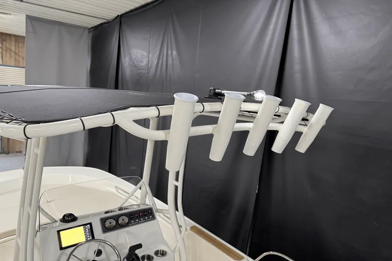 Slide: The Image of Boston Whaler 190 Montauk 2025 - 50