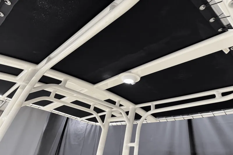 Slide: The Image of Boston Whaler 190 Montauk 2025 - 51