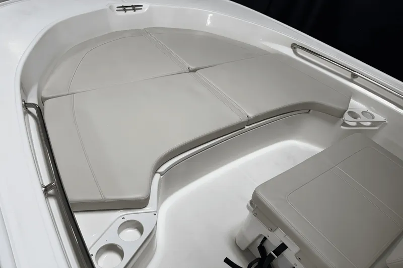 Slide: The Image of Boston Whaler 190 Montauk 2025 - 53