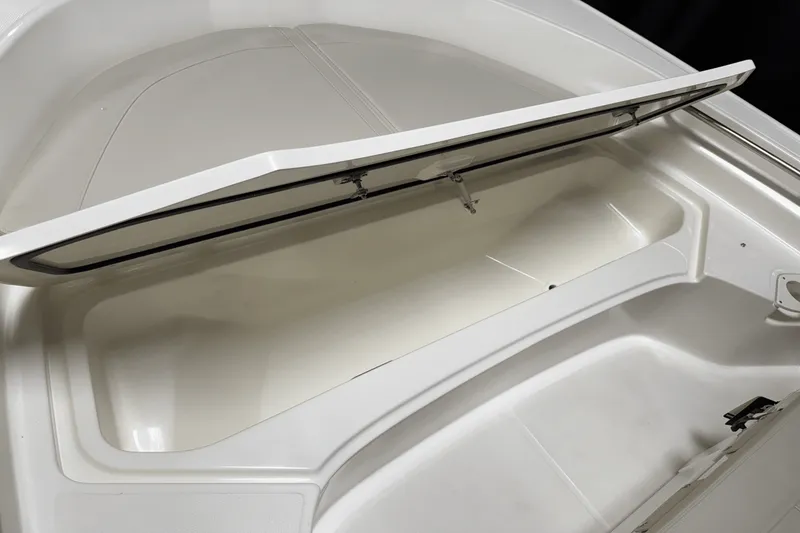 Slide: The Image of Boston Whaler 190 Montauk 2025 - 56