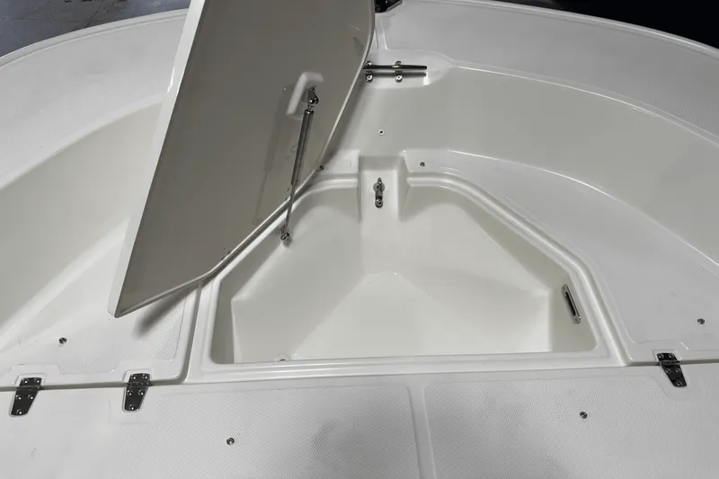 Slide: The Image of Boston Whaler 190 Montauk 2025 - 58