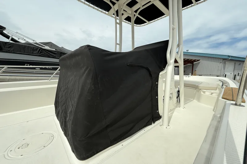 Slide: The Image of Boston Whaler 190 Montauk 2025 - 61