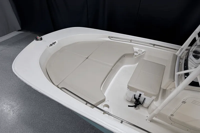 Slide: The Image of Boston Whaler 190 Montauk 2025 - 9