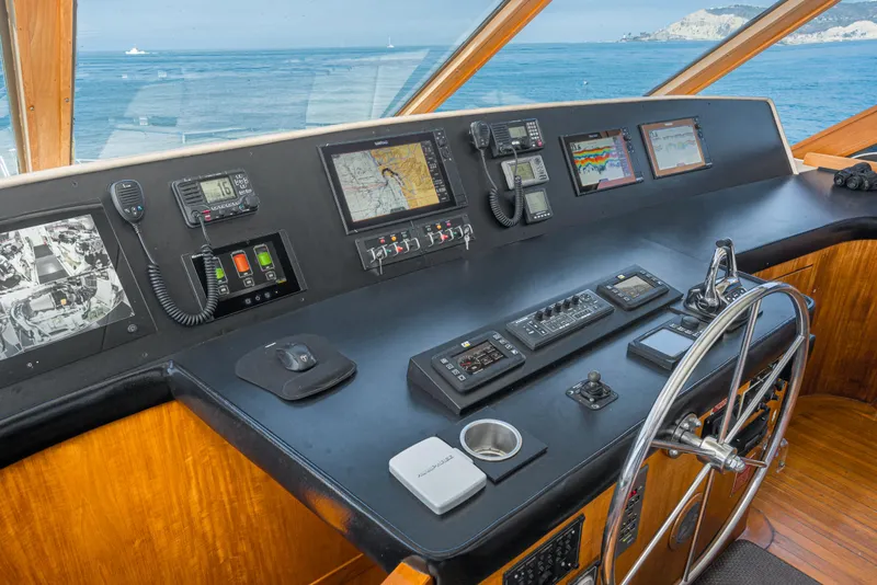 Slide: The Image of Hatteras 82 Convertible 1992 - 10