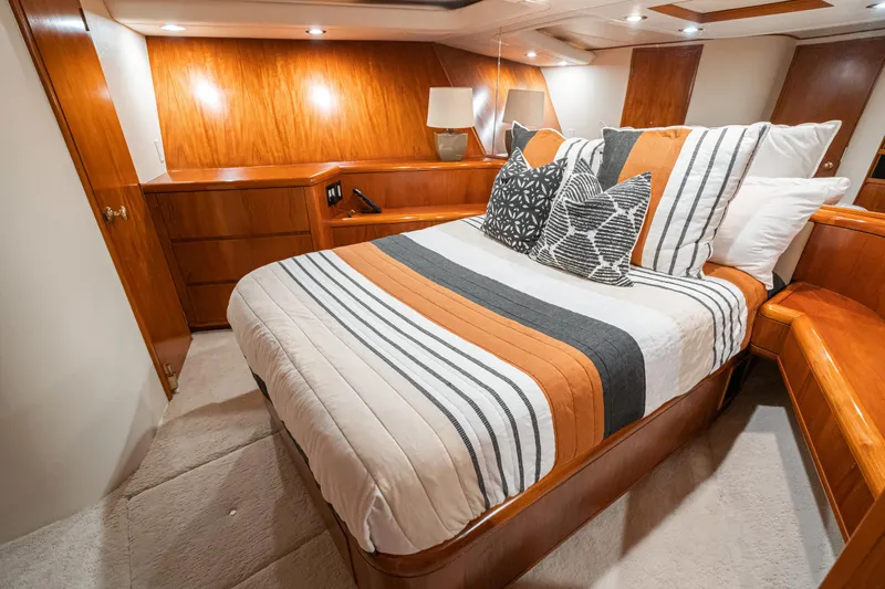 Slide: The Image of Hatteras 82 Convertible 1992 - 38