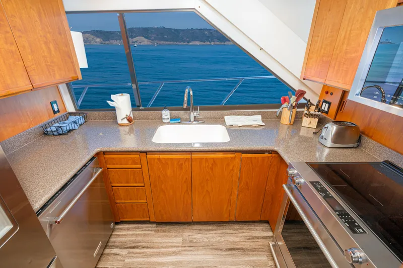 Slide: The Image of Hatteras 82 Convertible 1992 - 27