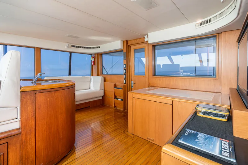 Slide: The Image of Hatteras 82 Convertible 1992 - 16