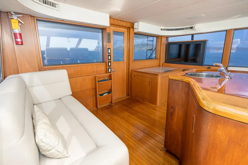 Slide: The Image of Hatteras 82 Convertible 1992 - 15