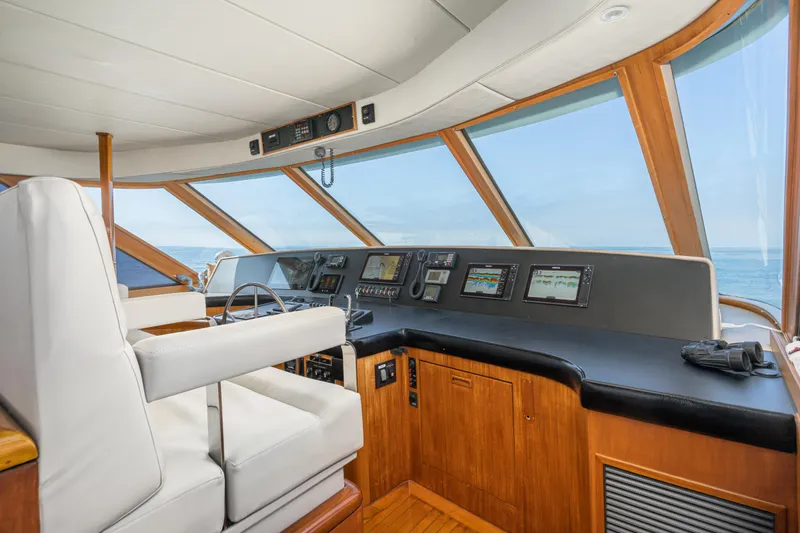Slide: The Image of Hatteras 82 Convertible 1992 - 13