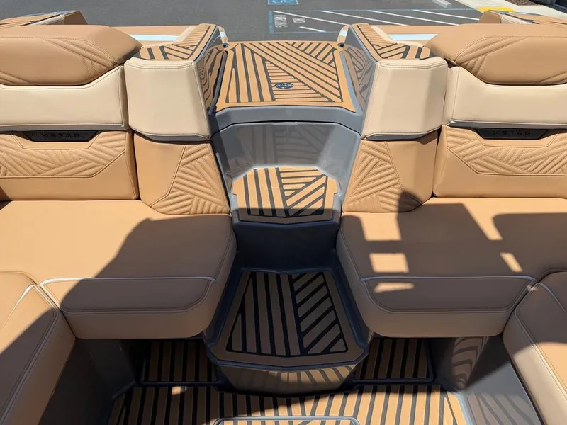 Slide: The Image of MasterCraft Xstar 23 2025 - 19