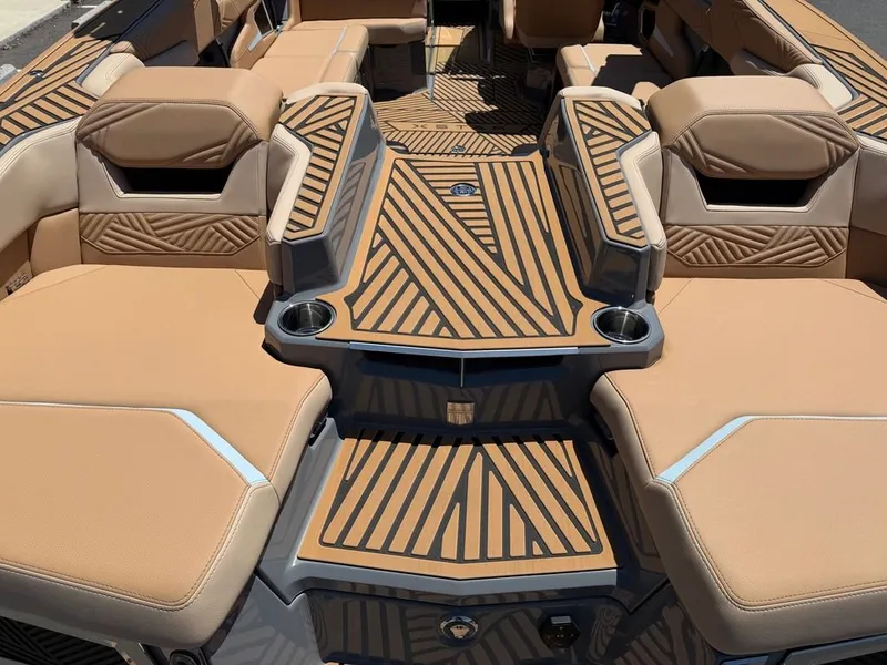 Slide: The Image of MasterCraft Xstar 23 2025 - 7