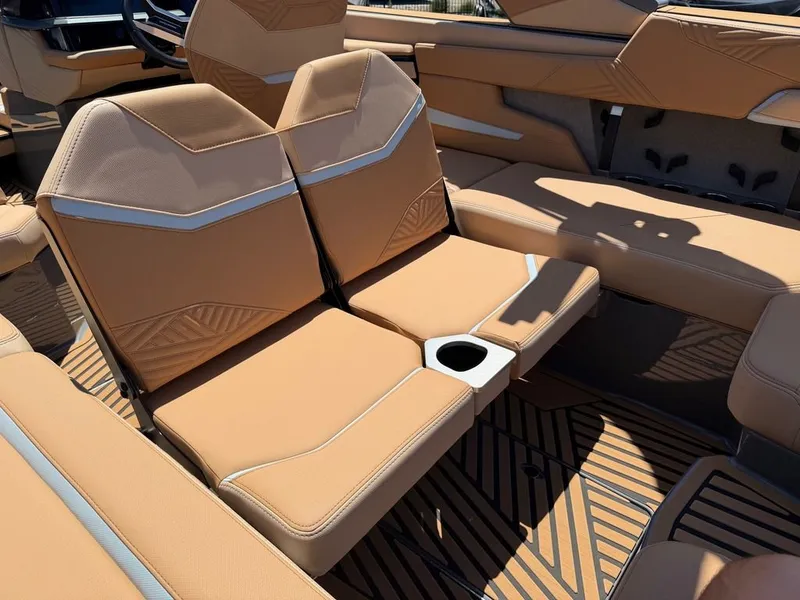 Slide: The Image of MasterCraft Xstar 23 2025 - 10