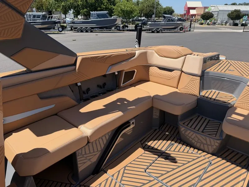 Slide: The Image of MasterCraft Xstar 23 2025 - 11