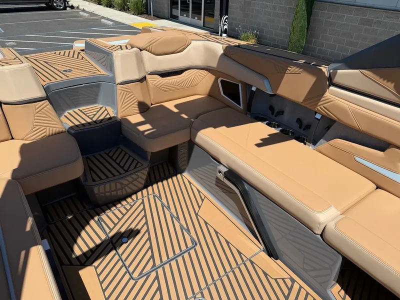 Slide: The Image of MasterCraft Xstar 23 2025 - 12