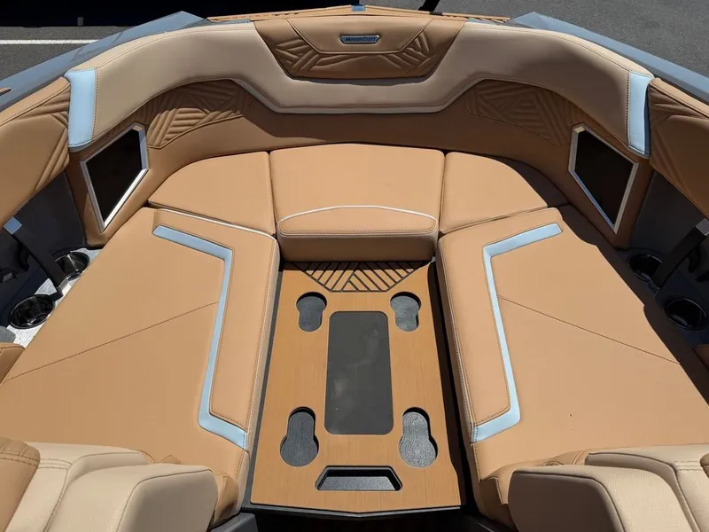 Slide: The Image of MasterCraft Xstar 23 2025 - 16
