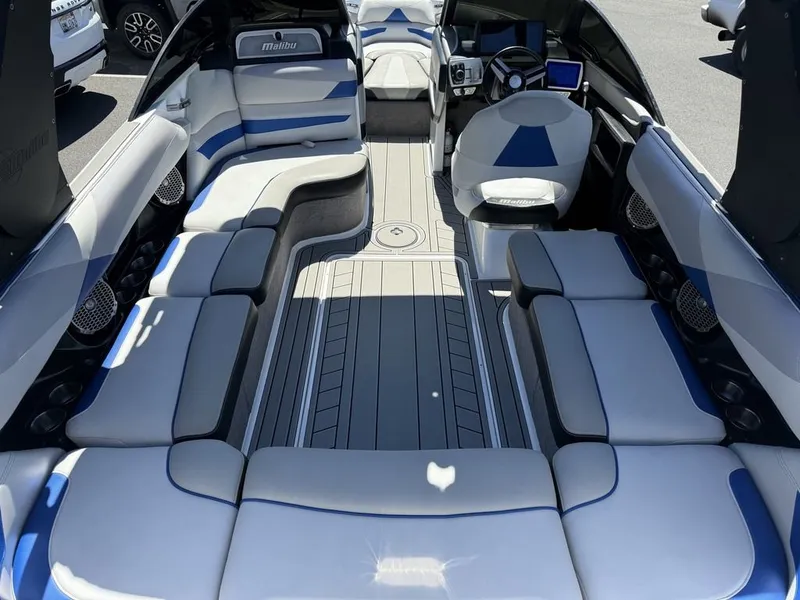 Slide: The Image of malibu Wakesetter 23 LSV 2016 - 7