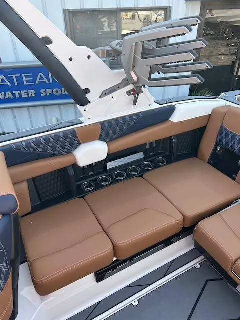Slide: The Image of Malibu M230 2025 - 14