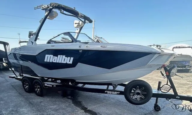 Slide: The Image of Malibu M230 2025 - 19