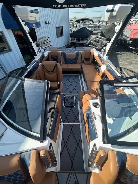 Slide: The Image of Malibu M230 2025 - 2