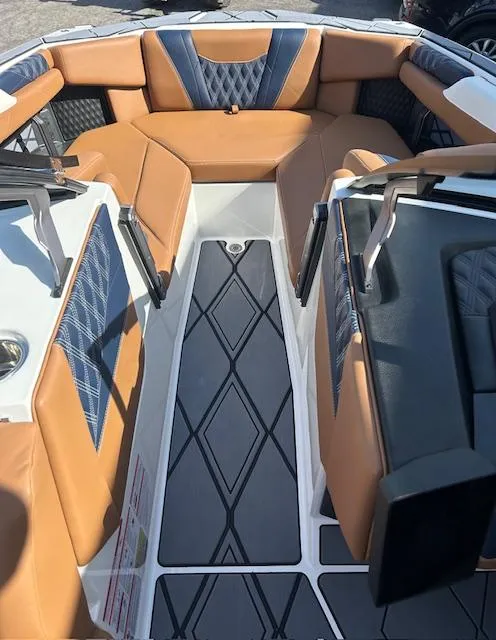 Slide: The Image of Malibu M230 2025 - 8