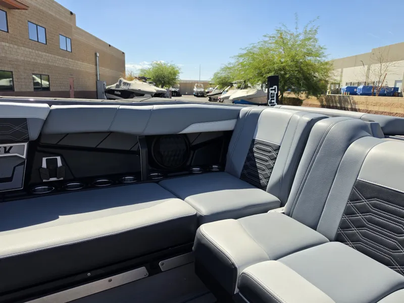 Slide: The Image of Malibu Wakesetter 26 LSV 2024 - 46