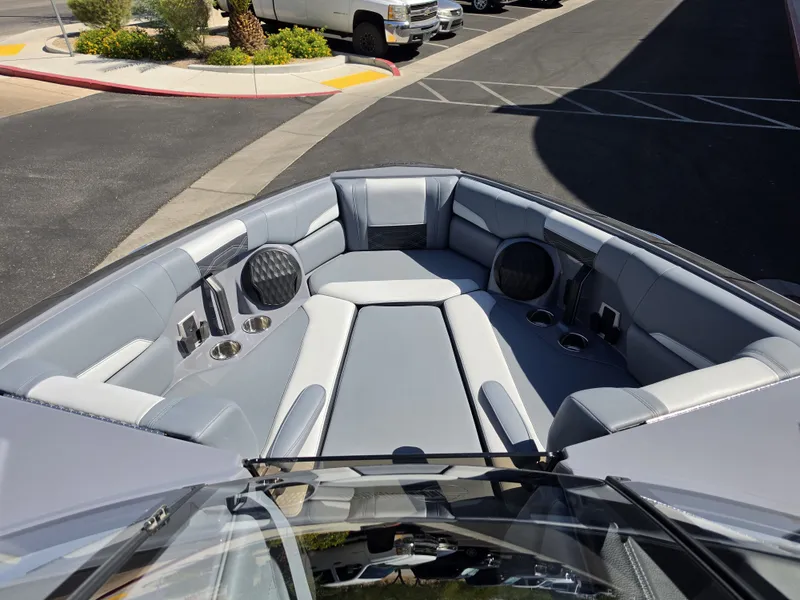 Slide: The Image of Malibu Wakesetter 26 LSV 2024 - 18