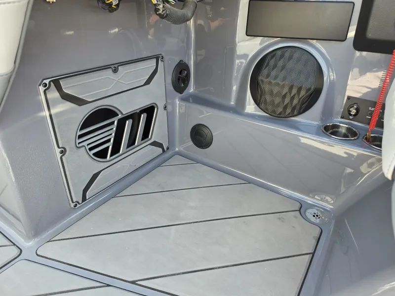 Slide: The Image of Malibu Wakesetter 26 LSV 2024 - 34