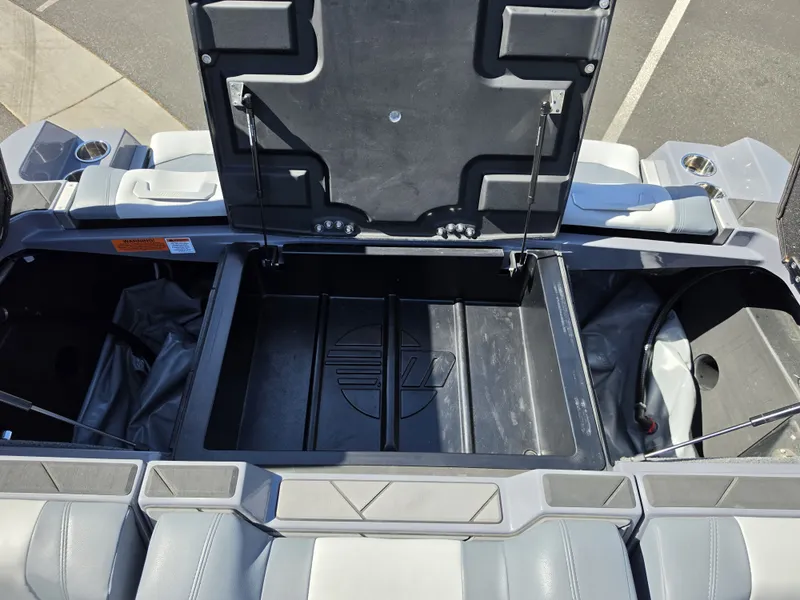 Slide: The Image of Malibu Wakesetter 26 LSV 2024 - 43