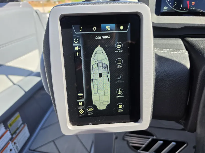 Slide: The Image of Malibu Wakesetter 26 LSV 2024 - 31