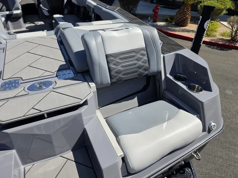 Slide: The Image of Malibu Wakesetter 26 LSV 2024 - 51