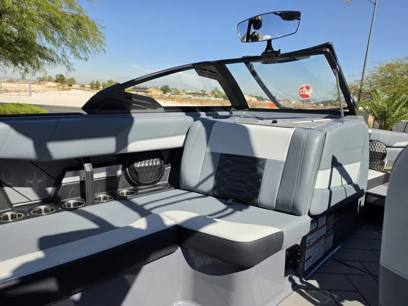 Slide: The Image of Malibu Wakesetter 26 LSV 2024 - 36