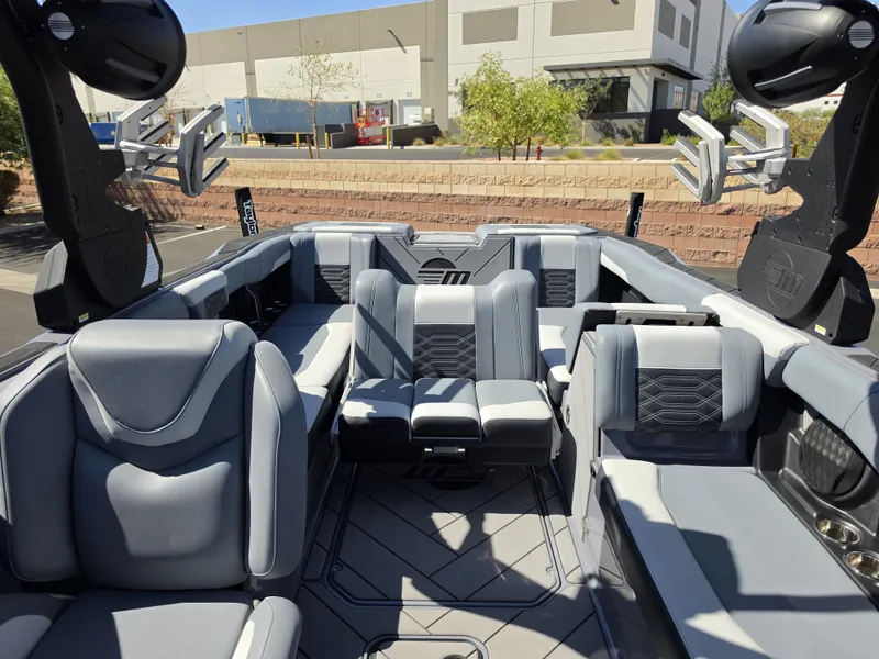Slide: The Image of Malibu Wakesetter 26 LSV 2024 - 22