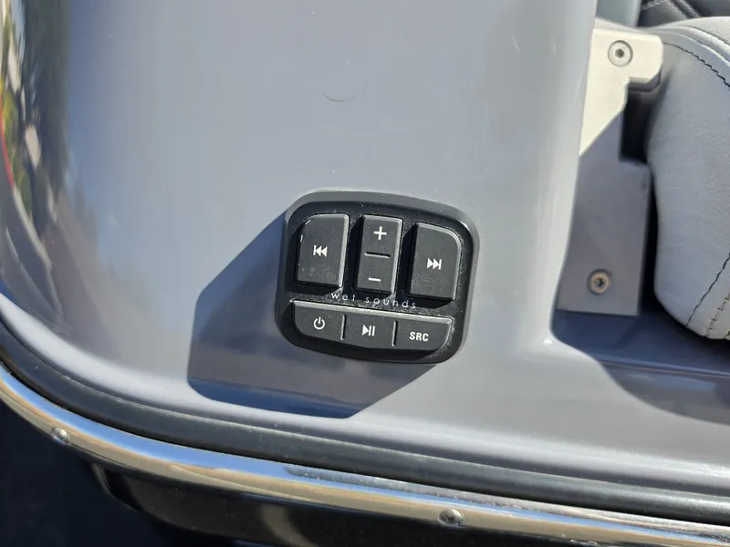 Slide: The Image of Malibu Wakesetter 26 LSV 2024 - 52
