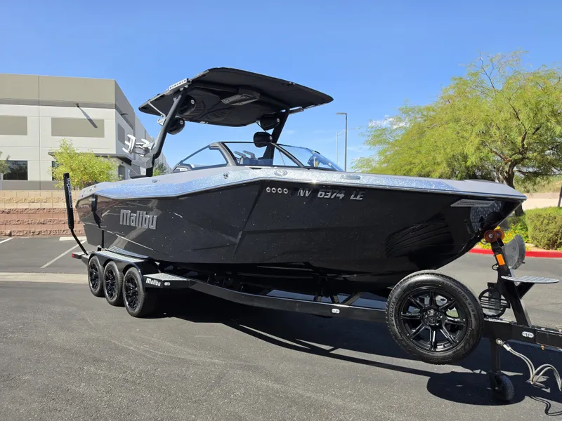Slide: The Image of Malibu Wakesetter 26 LSV 2024 - 1