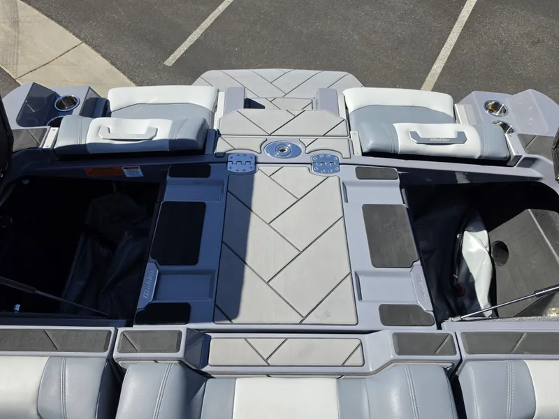 Slide: The Image of Malibu Wakesetter 26 LSV 2024 - 42