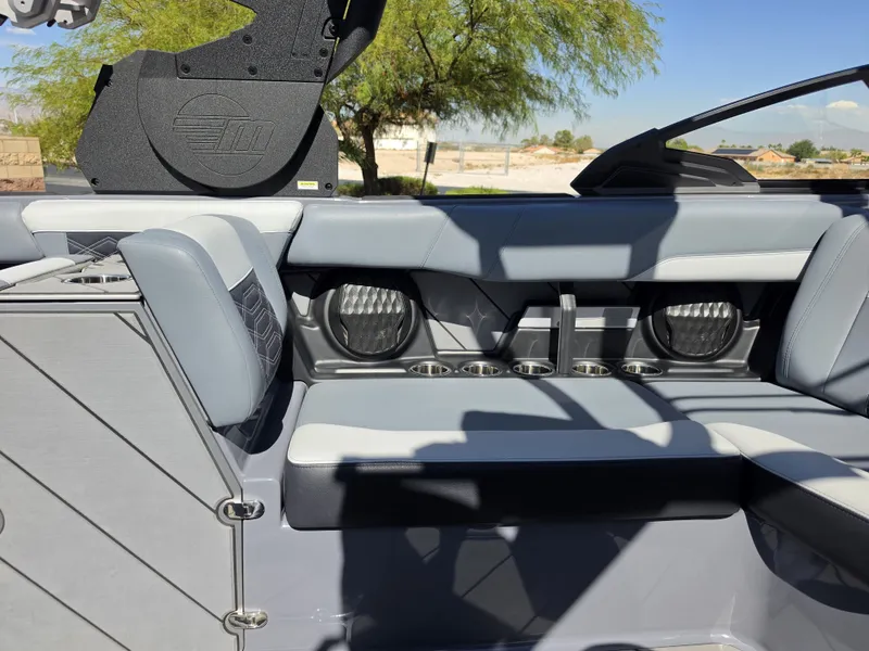Slide: The Image of Malibu Wakesetter 26 LSV 2024 - 37