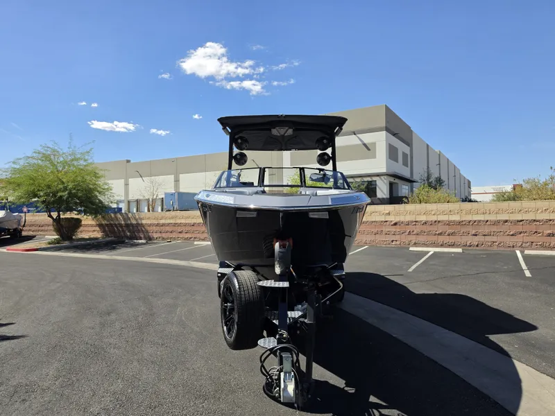 Slide: The Image of Malibu Wakesetter 26 LSV 2024 - 2