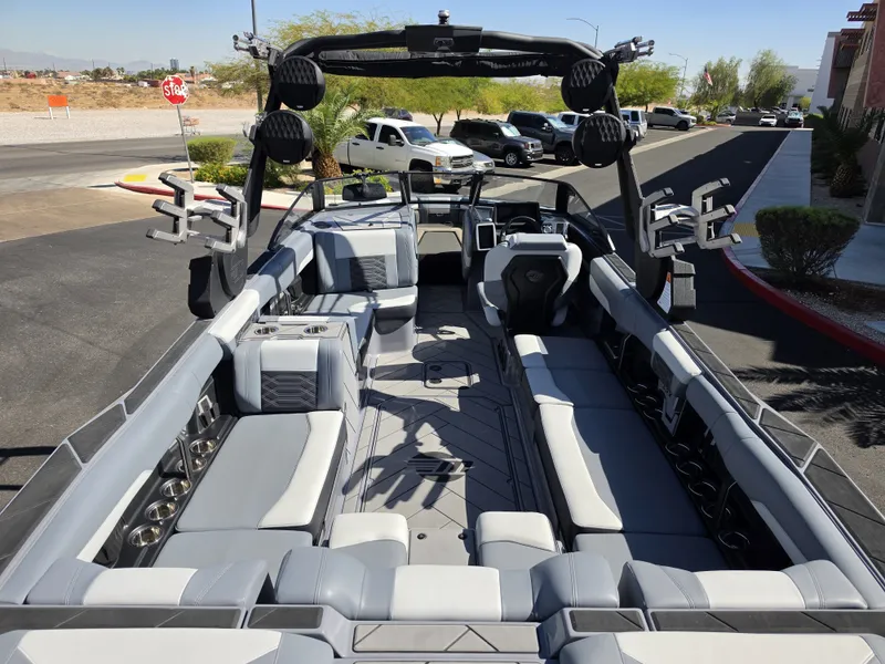 Slide: The Image of Malibu Wakesetter 26 LSV 2024 - 13