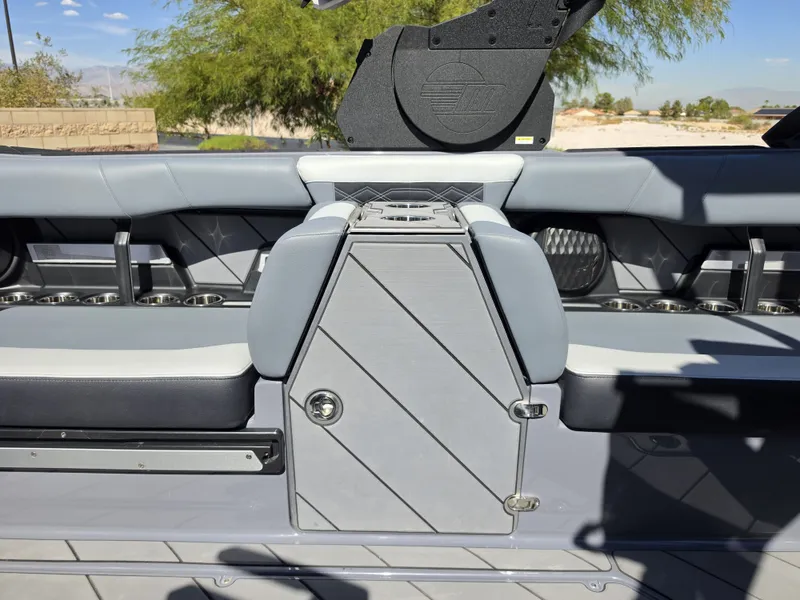 Slide: The Image of Malibu Wakesetter 26 LSV 2024 - 38