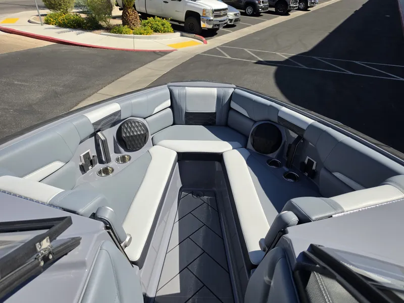 Slide: The Image of Malibu Wakesetter 26 LSV 2024 - 20