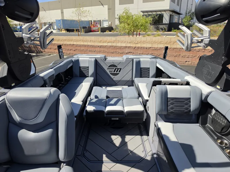 Slide: The Image of Malibu Wakesetter 26 LSV 2024 - 23