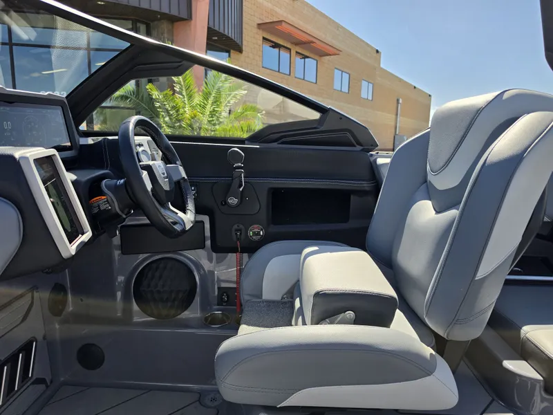 Slide: The Image of Malibu Wakesetter 26 LSV 2024 - 26