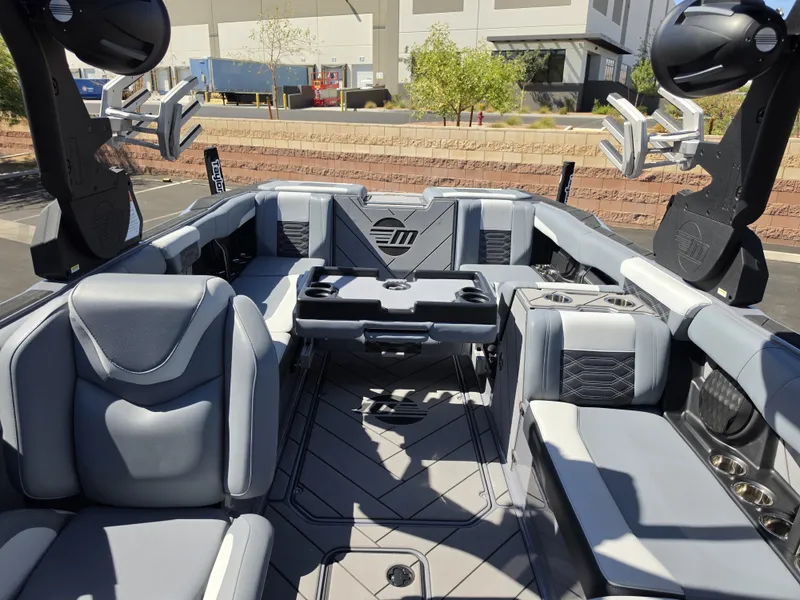 Slide: The Image of Malibu Wakesetter 26 LSV 2024 - 24