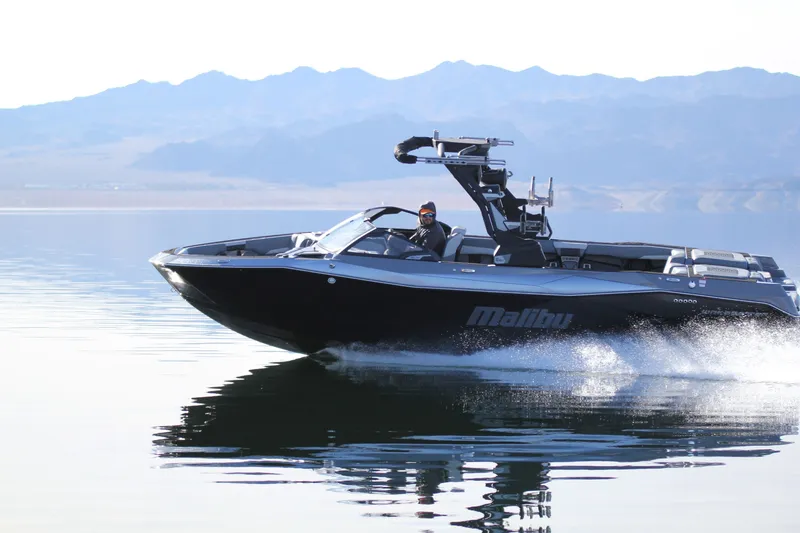 Slide: The Image of Malibu Wakesetter 26 LSV 2024 - 12