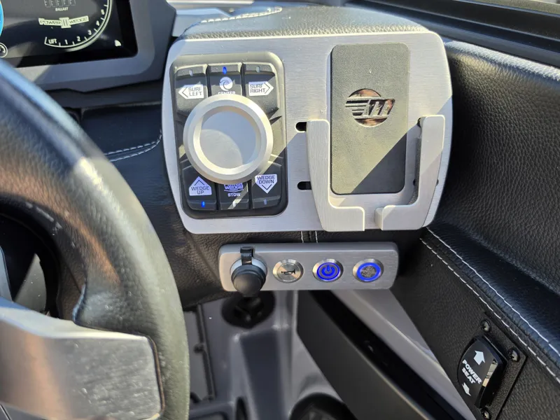 Slide: The Image of Malibu Wakesetter 26 LSV 2024 - 32