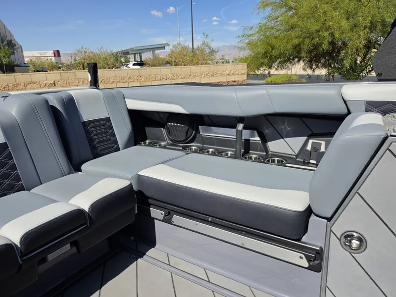 Slide: The Image of Malibu Wakesetter 26 LSV 2024 - 40